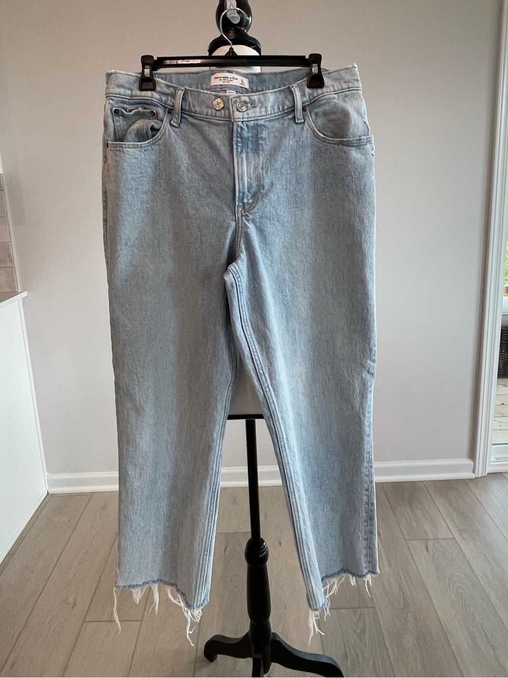 Abercrombie & Fitch the 90's Straight Low rise size 12 fray raw hem denim blue